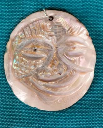 Ciondolo in Abalone volto sorridente 