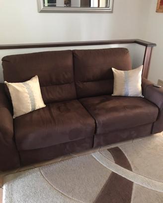 Divano con doppio recliner elettrico