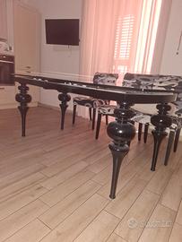 Tavolo in vetro nero