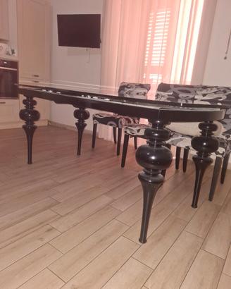 Tavolo in vetro nero