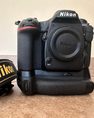 Nikon D500 + Multi-Power Battery Pack MB-D17