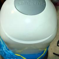 Tommy Tippy mangia pannolini 