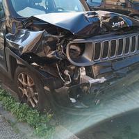 auto jeep sinistrata