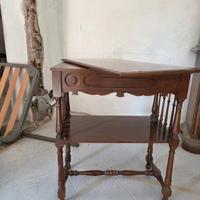 Mobiletto in legno stile classico