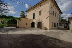 Villa di 470 m² con più di 5 locali a Citerna