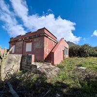 Rudere con spazi esterni zona Sagana