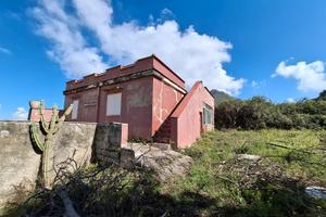 Rudere con spazi esterni zona Sagana