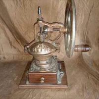 Macina caffè vintage in ghisa a volano