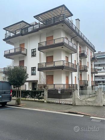 Pz Mazzini/vicino mare/app. 3 camere/garage+p.auto