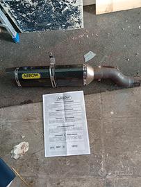 scarico moto in carbonio marca Arrow 
