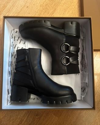 Tronchetto Jeannot in pelle 39