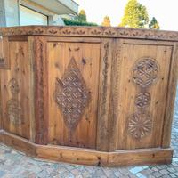 Mobile bar in legno intagliato