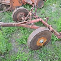 Carrello estirpatore agricolo