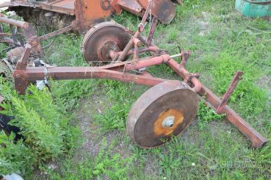 Carrello estirpatore agricolo