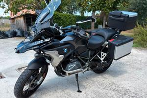 GS1250 TRIPLE BLACK FULL OPTIONAL