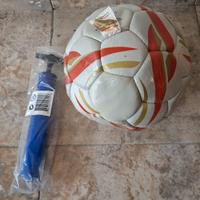 pallone da calcio con pompa