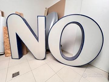 Insegne Luminose Vintage Lettere "N" e "O"