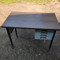 tavolino con cassetti