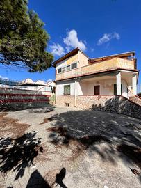 Rif. 239 destra volturno 55.000,00 villa con giar