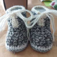 Stivaletti per neonato (0-3 mesi) all'uncinetto