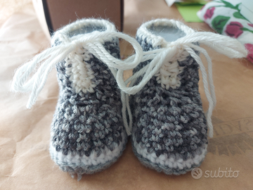 Stivaletti per neonato (0-3 mesi) all'uncinetto