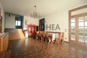 AMPIA SINGOLA CON 1900 MQ DI GIARDINO-Rif. FPC3