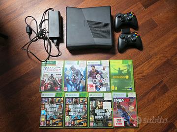 Xbox 360 Slim con controllers originali