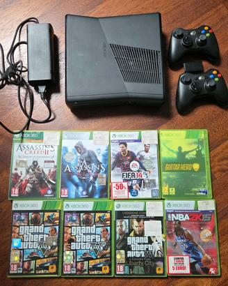 Xbox 360 Slim con controllers originali