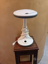 lampada con lente d'ingrandimento 