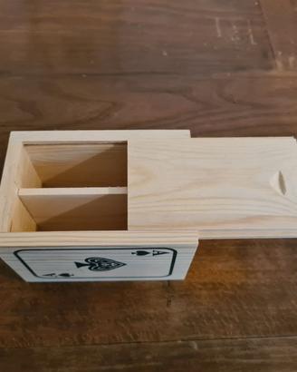 Scatola in legno per carte da gioco