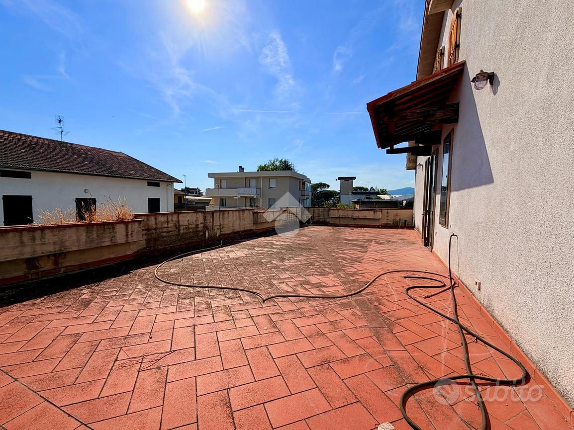 6 LOCALI A MONTEMURLO - Vista 3