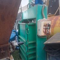 Pressa compattatrice 380v cartone plastica ecc.