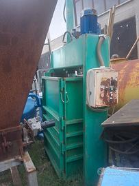 Pressa compattatrice 380v cartone plastica ecc.