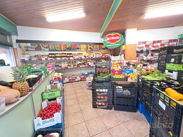 Locale commerciale posizione strategica