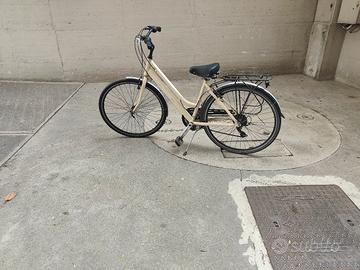 Bicicletta con marce Shimano