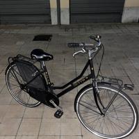 bicicletta nera da città