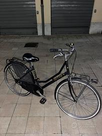 bicicletta nera da città