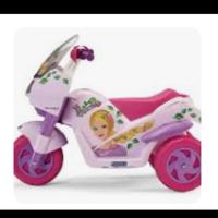 Cucina in legno e moto elettrica bimba