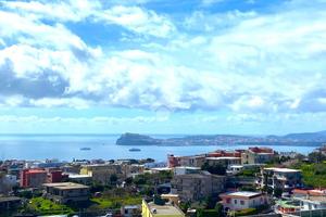 MONOLOCALE A MONTE DI PROCIDA