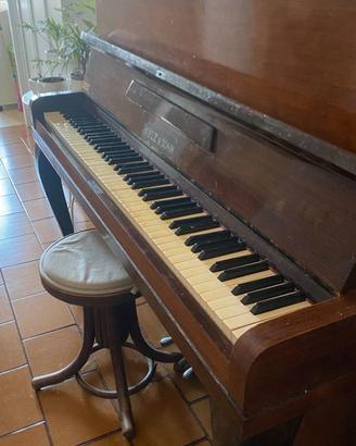 Piano forte a muro