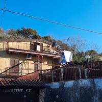 Villa con garage ed ampi spazi esterni
