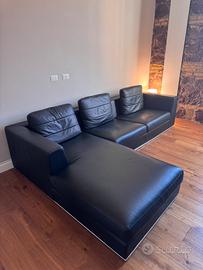 Divano in pelle con chaise longue