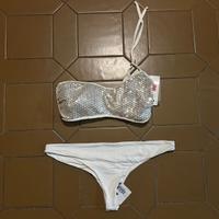 Bikini argento con coppe nuovo.