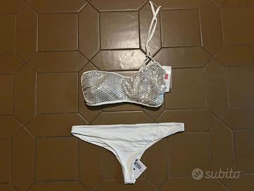 Bikini argento con coppe nuovo.