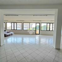 NEGOZIO A GAMBETTOLA