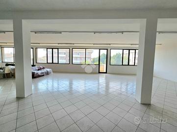 NEGOZIO A GAMBETTOLA