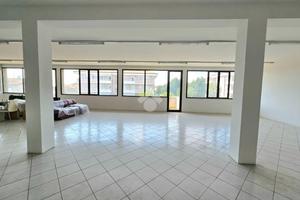 NEGOZIO A GAMBETTOLA