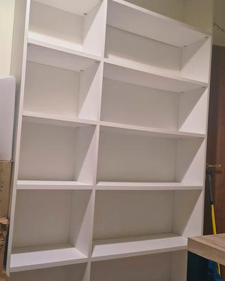 Libreria bianca pari al nuovo