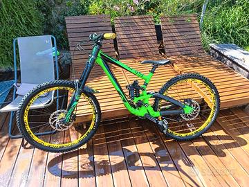 Bici DH Scott Gambler 
