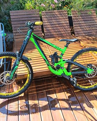 Bici DH Scott Gambler 